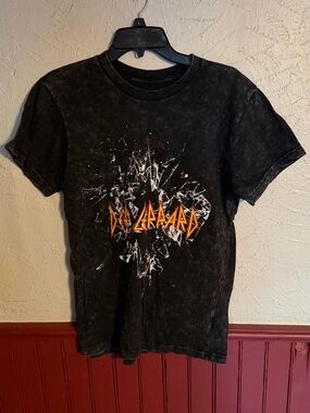 Def Leppard Marble Black Graphic Short Sleeve Tee.